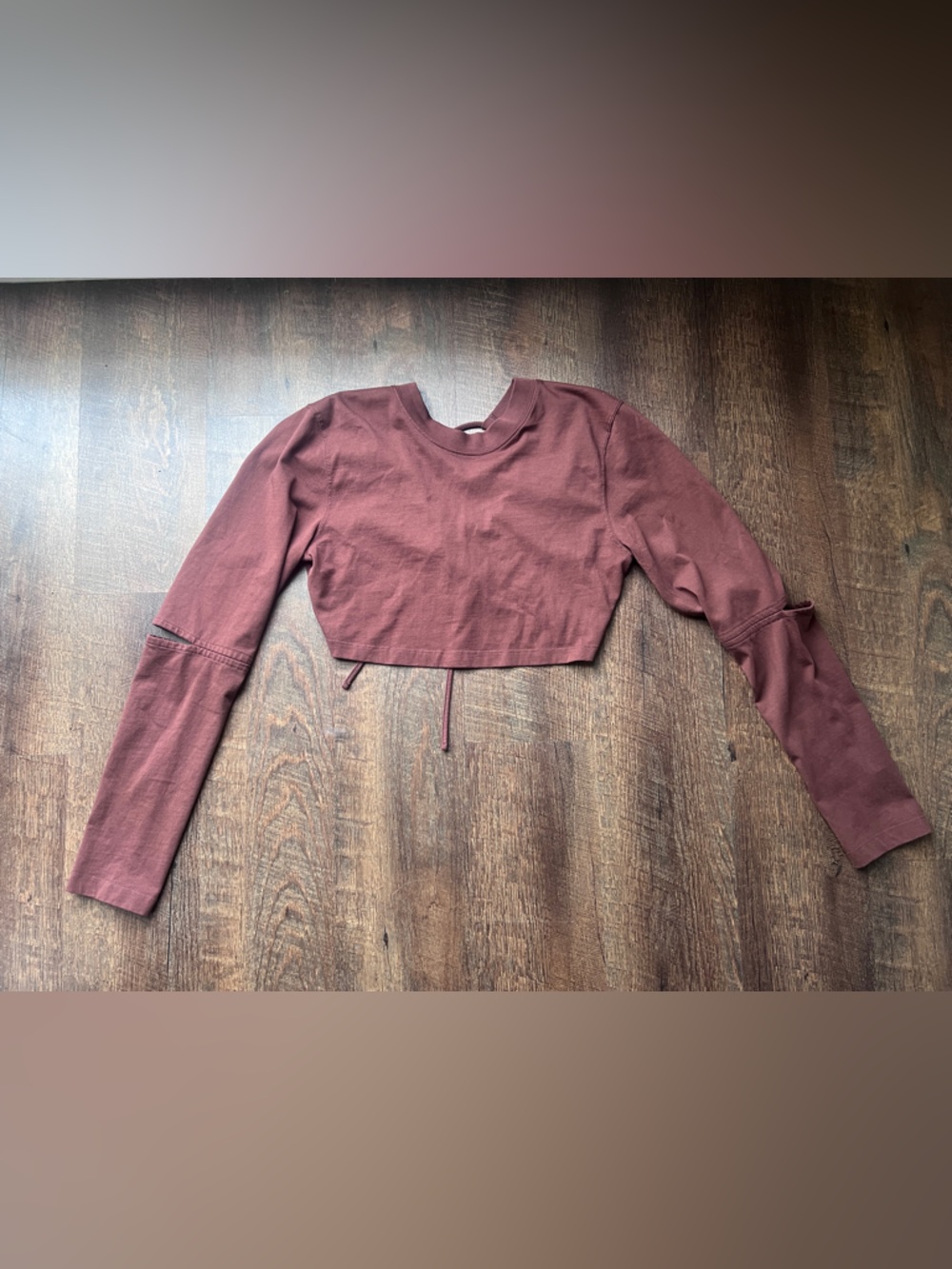 Jacquemus Cropped Long-Sleeve Shirt in Rust Brown